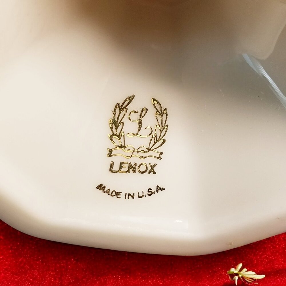 Lenox Diana Urn Bud Vase Vintage Ivory Porcelain with Gold Trim Valentines Gift - Picture 4 of 8